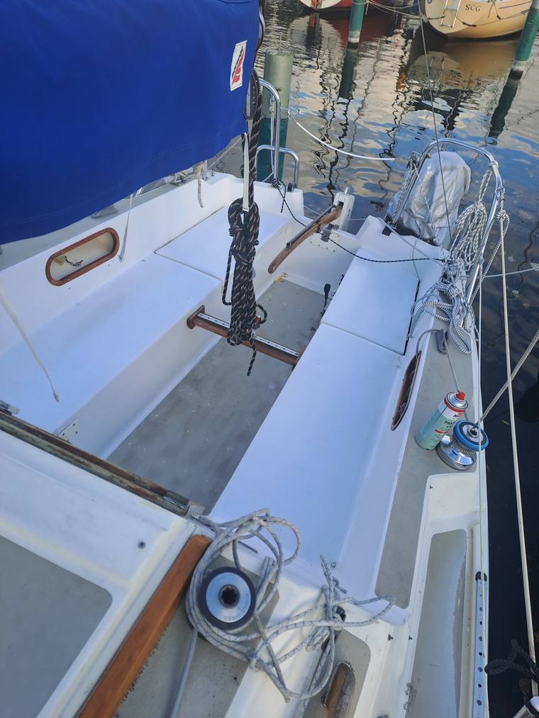 Vorschiff der Yacht nach Abschluss der Deckarbeiten